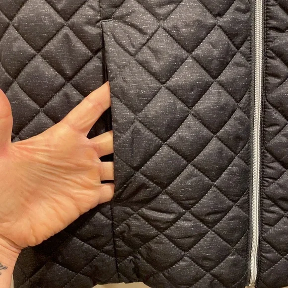 Banana Republic Puffer Medium Vest Dark Gray with speckled pattern - Picture 5 of 14